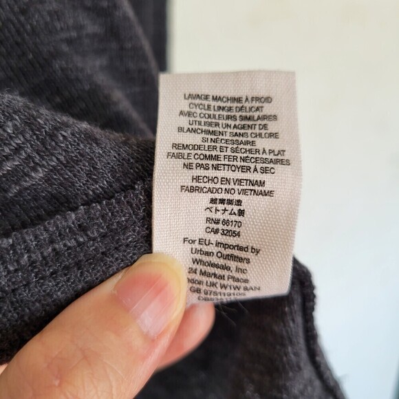 Free People Gray Distressed Waffle Knit Split Back Long Sleeve Thermo Top Sz XS - Picture 11 of 12